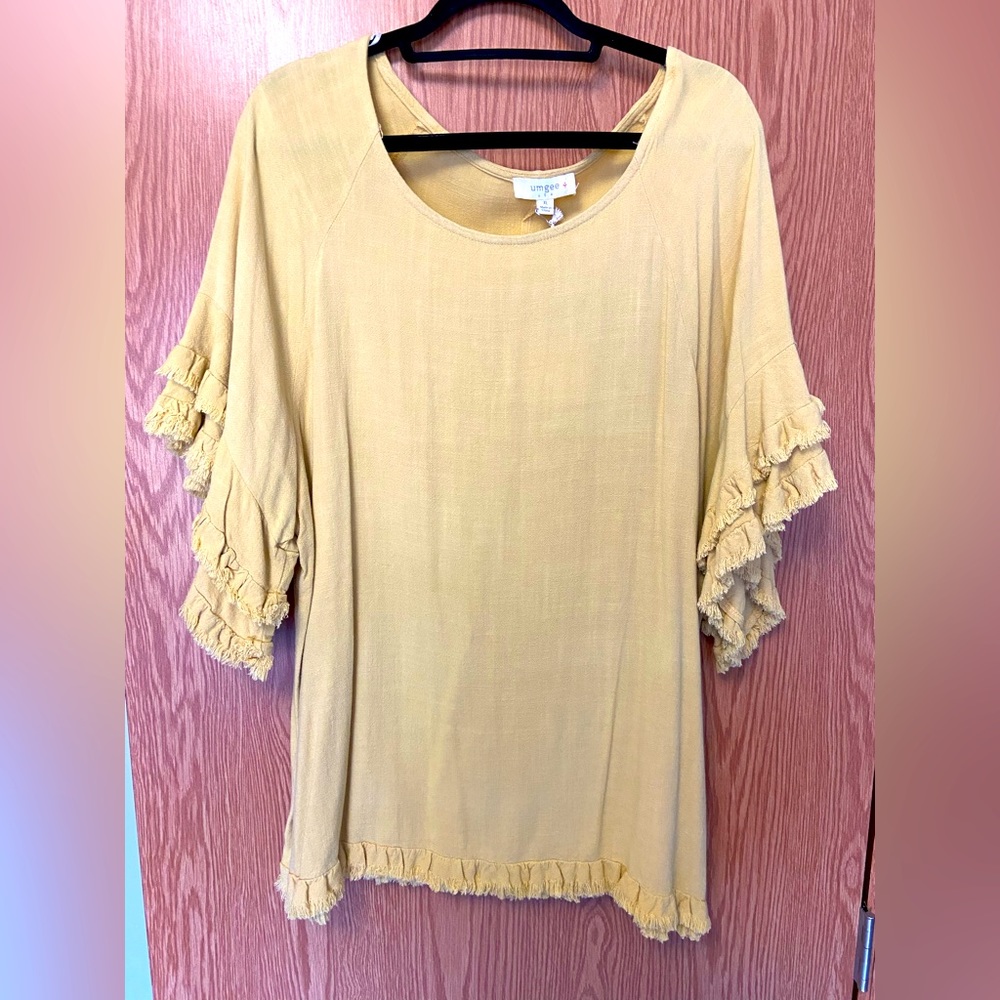 NWT umgee mustard tunic, unique gray edge and flare sleeves CUTTTEEE SIZE XL